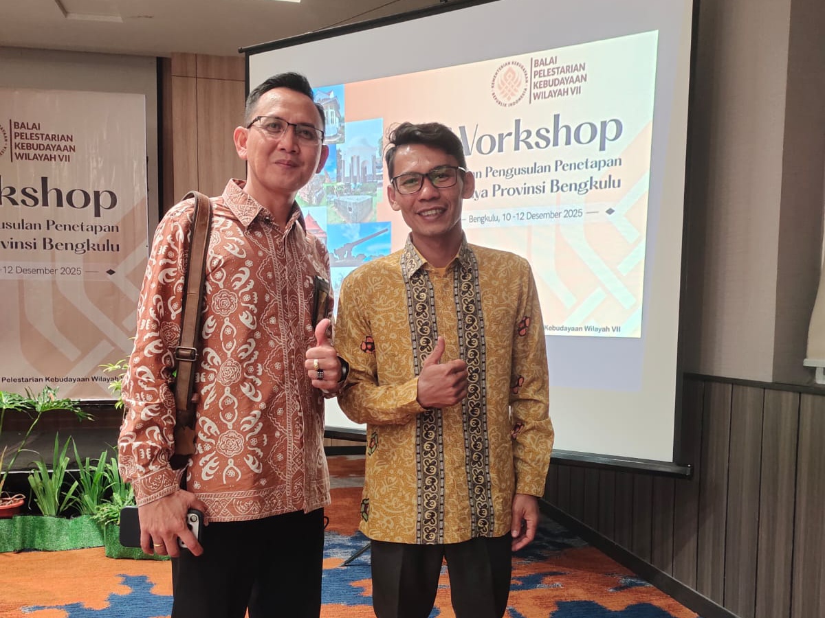 Rejon Saputra , peserta workshop bersama salah satu pembicara.
