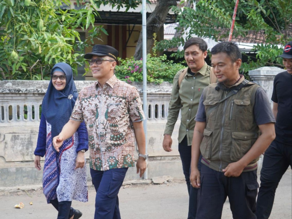 Prof.Zudan dalam sebuah kesempatan kunjungan ke daerah. (Dok.YMBS)